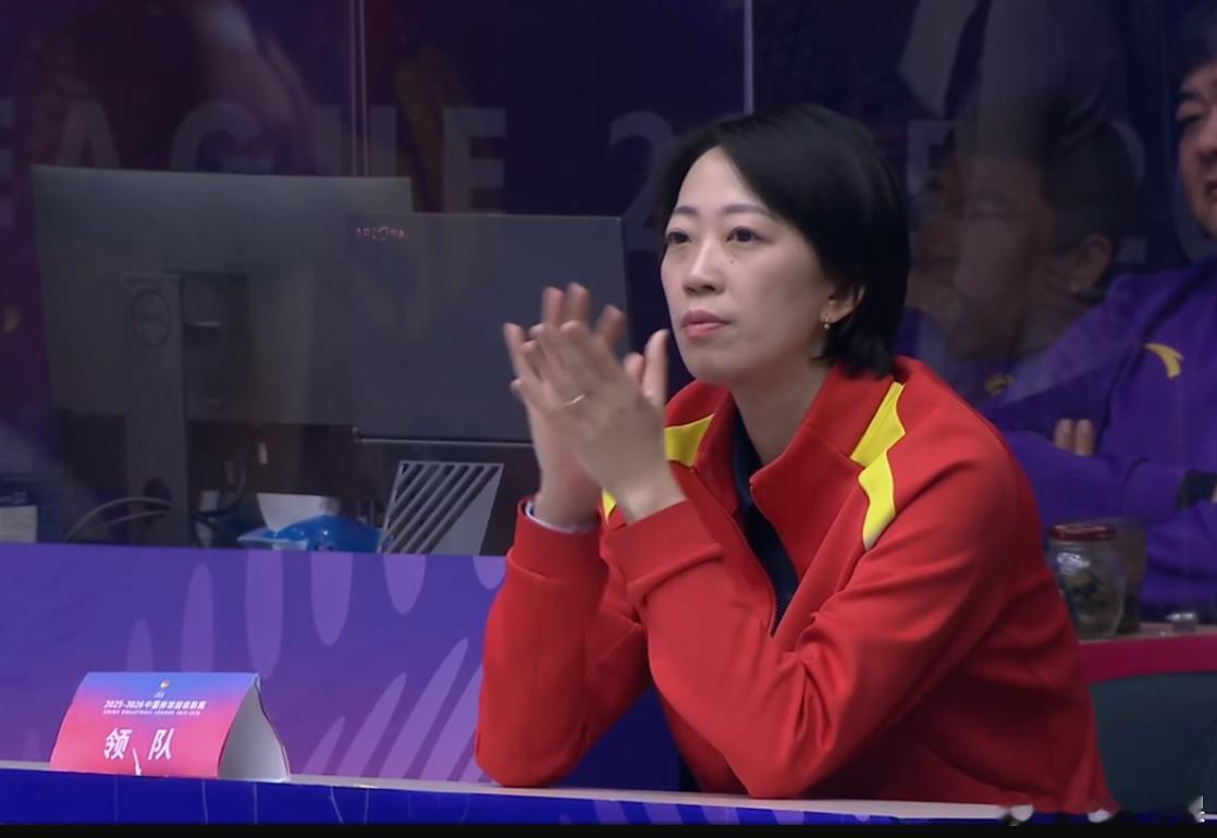 人民体育馆你苏难以迈过去的坎儿今天的座上客都是曾经的主宰者排球不落地