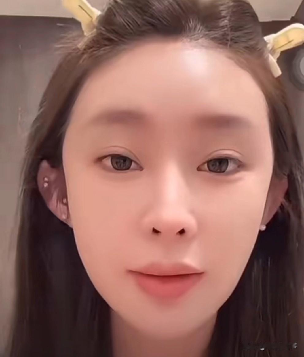 陈静莹被带节奏，怒气回呛！

          直播中的陈静莹确实被带了节奏，