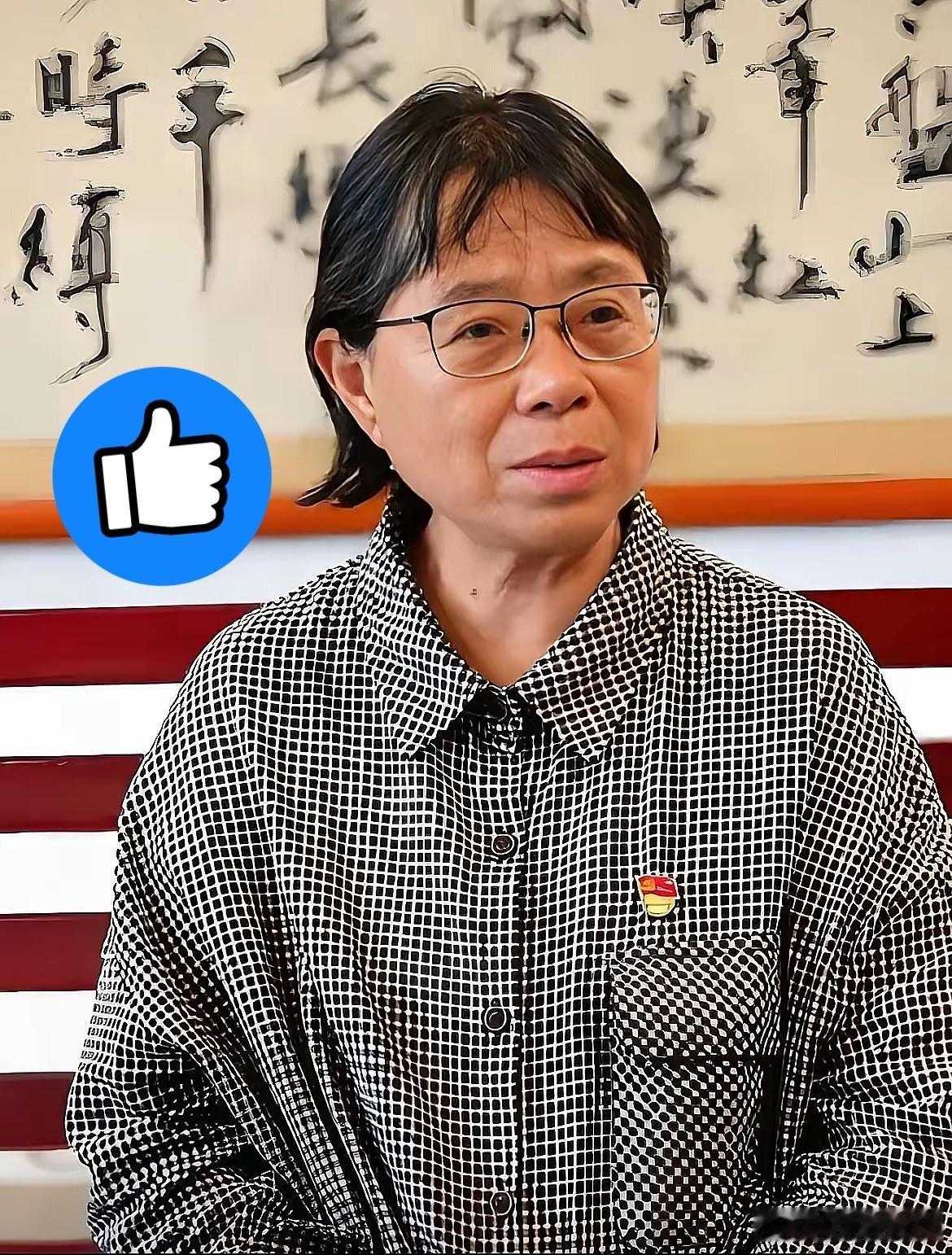 张桂梅终于能歇口气了！
华坪女高崭新的教学楼落了成，
那些当年跟着她啃冷馒头、熬