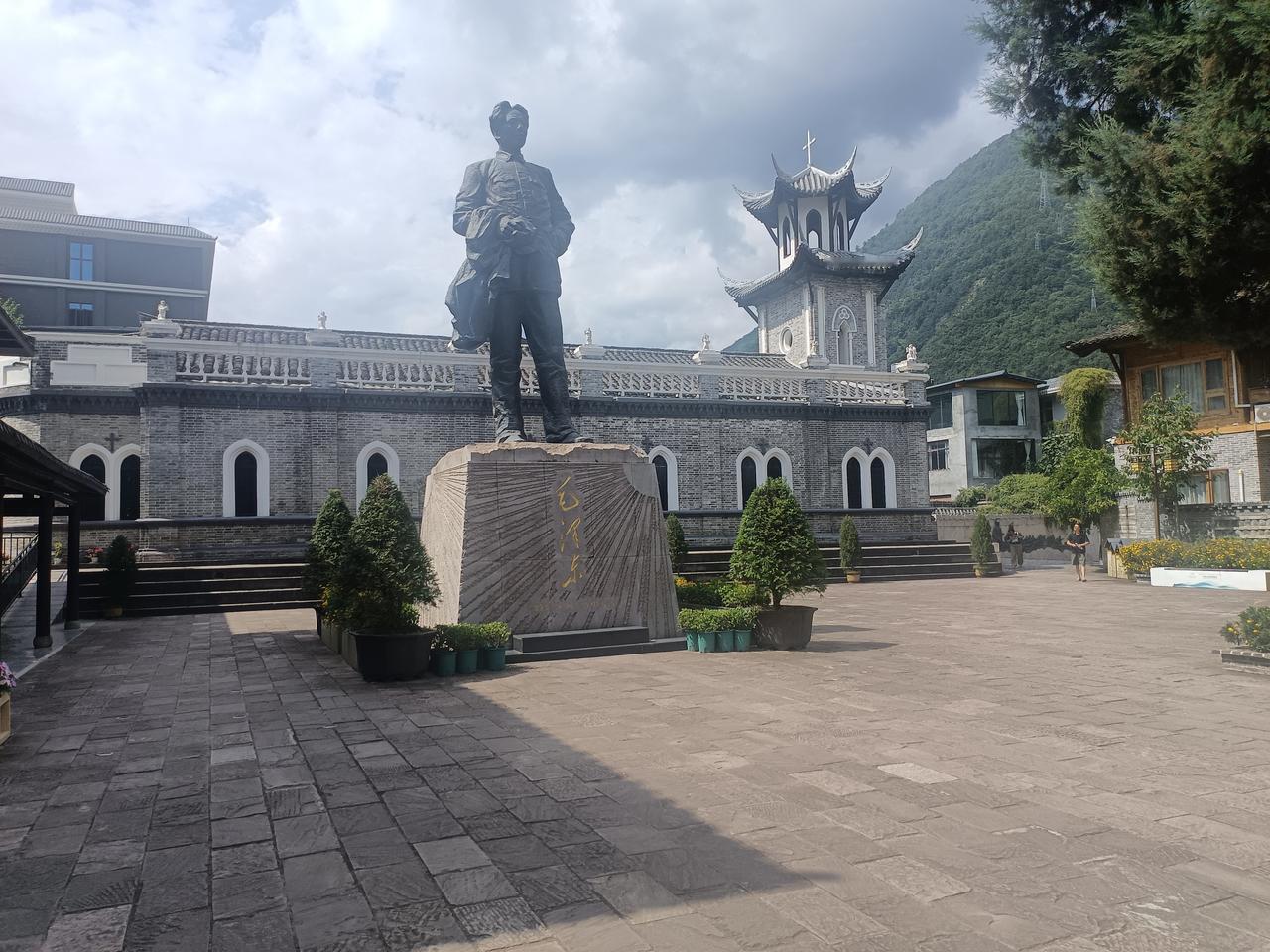 磨西会议，是‌1935年5月29日晚‌，红军长征途中，在‌四川省甘孜泸定县磨西镇