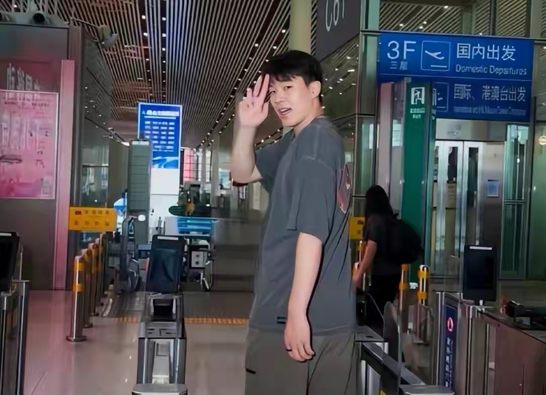 杨瀚森[超话] 杨瀚森已经顺利启程前往波特兰，结束世预赛旅程之后，他直接跳过了亚