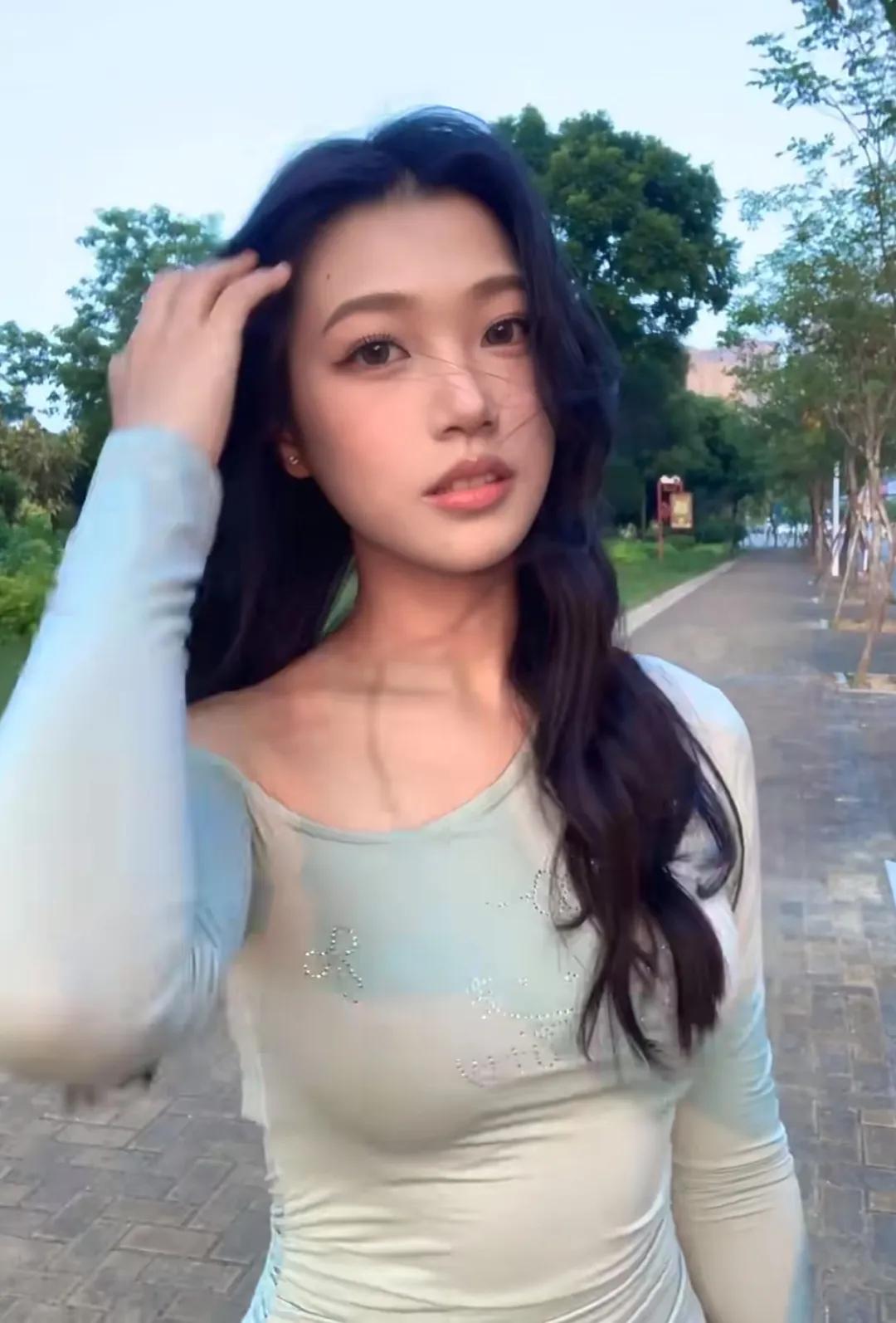 #周末放松时刻# 没事公园走走，看看就知道拍拍照，记录下生活和最美的自己