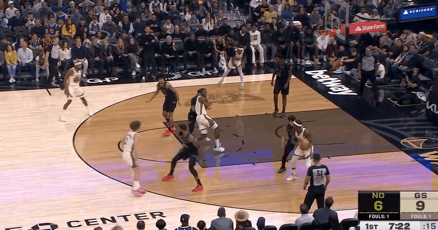 精彩！库明加篮下大秀梦幻脚步！
在今天NBA常规赛勇士对阵鹈鹕的第一节比赛中，库