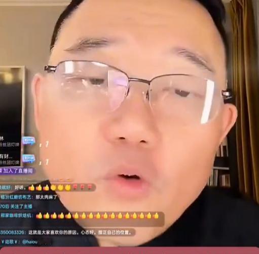 他直播时撂下狠话：我不拍郭德纲马屁，但德云社我呆到老。
当年郭德纲一句“兄弟你来