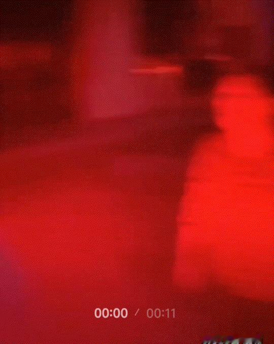 反应太真实了。湖南，一小伙和未来媳妇悄悄到民政局领了结婚证后，一起回小伙家，而媳