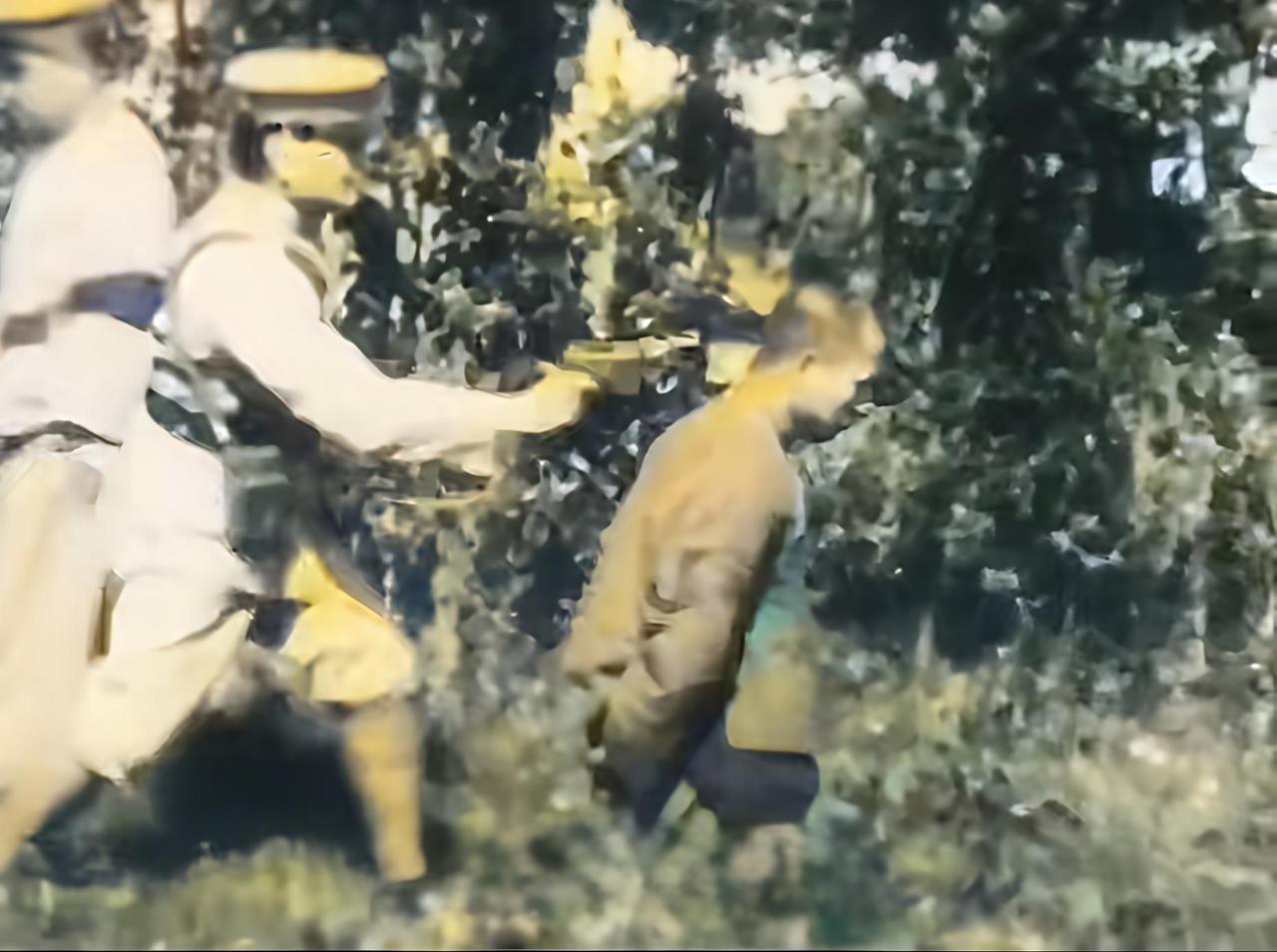 分享老照片故事1935年，国民政府在上海枪毙涉毒分子的行刑情景，原来那时候枪毙人