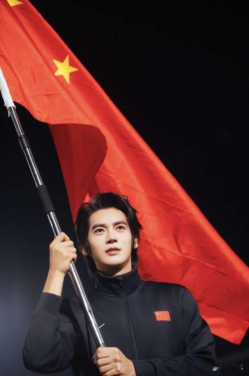 我朋友刚说，那个于适当骑射总决赛旗手，是因为长得帅。
全国骑射总决赛，专业赛场，