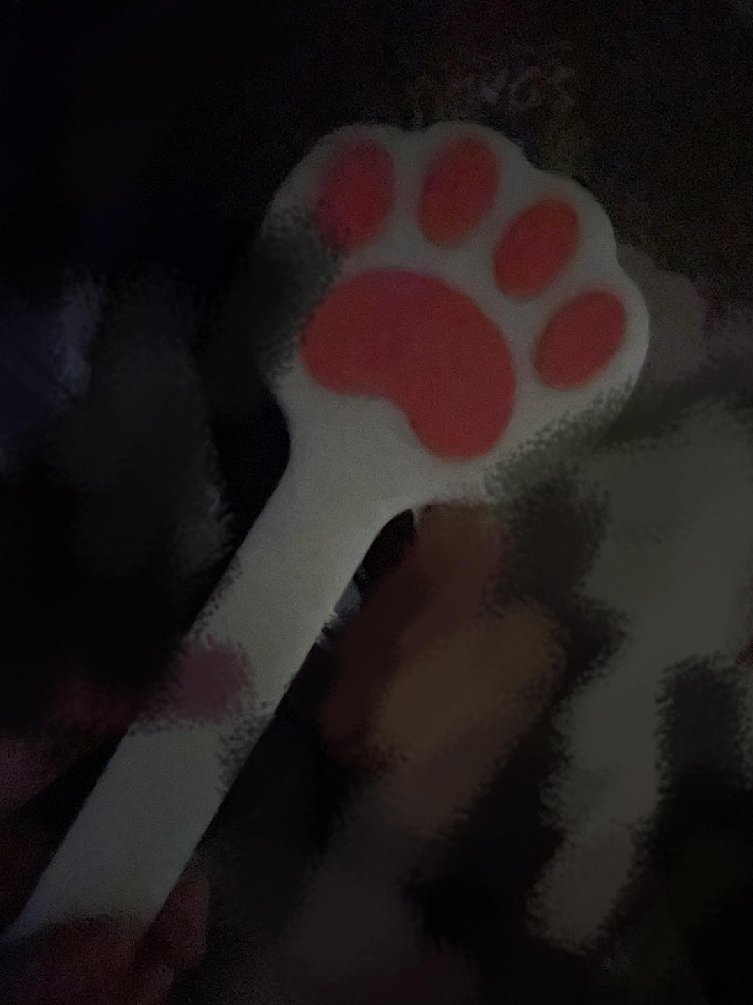 险些被爸妈发现的小癖好！！！上次一起坐我们的车出去吃饭，爸爸妈妈坐在后面，其实收