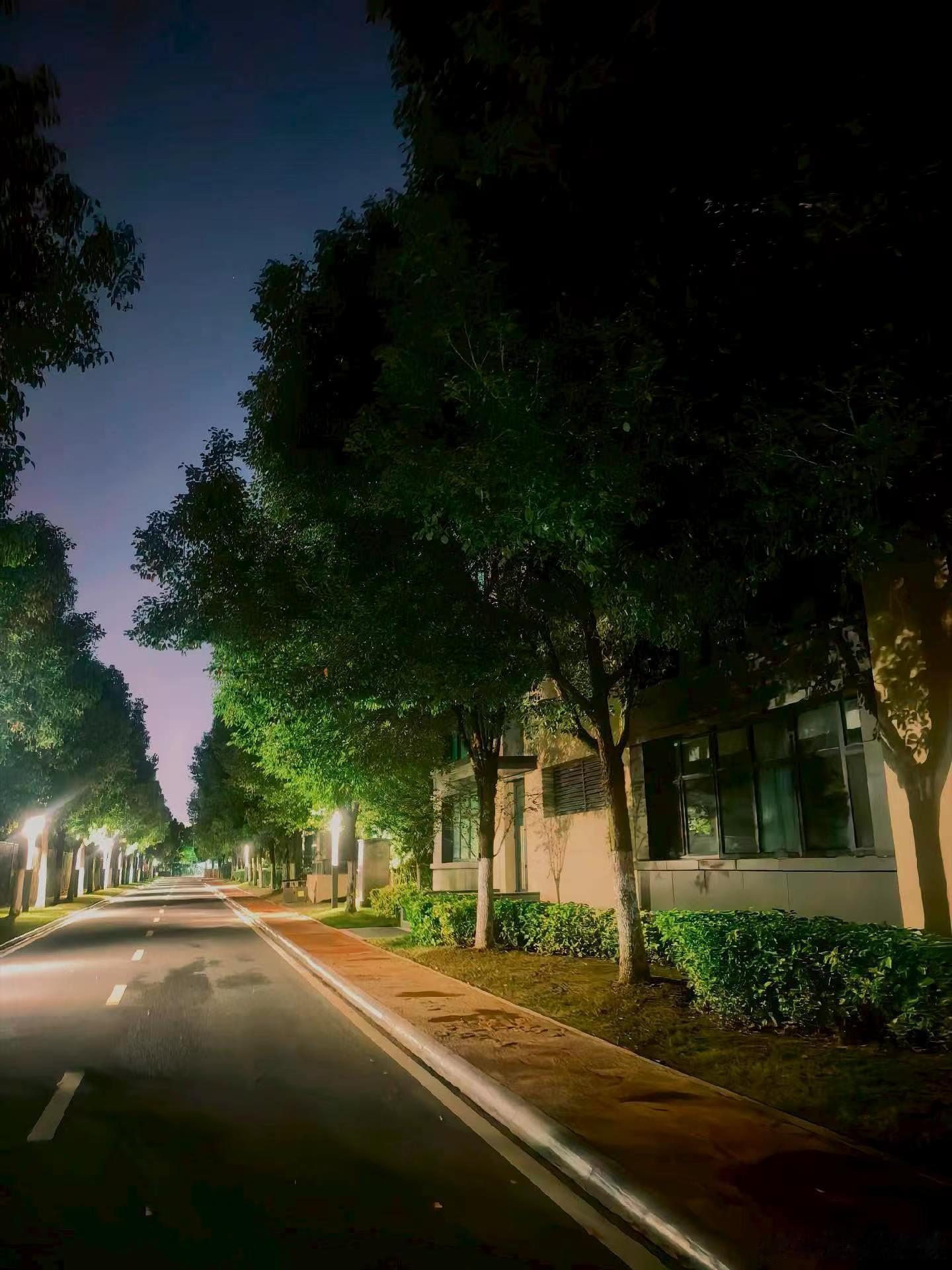 萤火乐园[超话] 追寻生活的意义不在结果里，意义在过程里，在每一个做事的瞬间里！