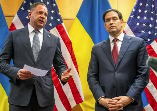 据英国《金融时报》（FT）24日报道，围绕美国提出的乌克兰和俄罗斯的“和平方案”