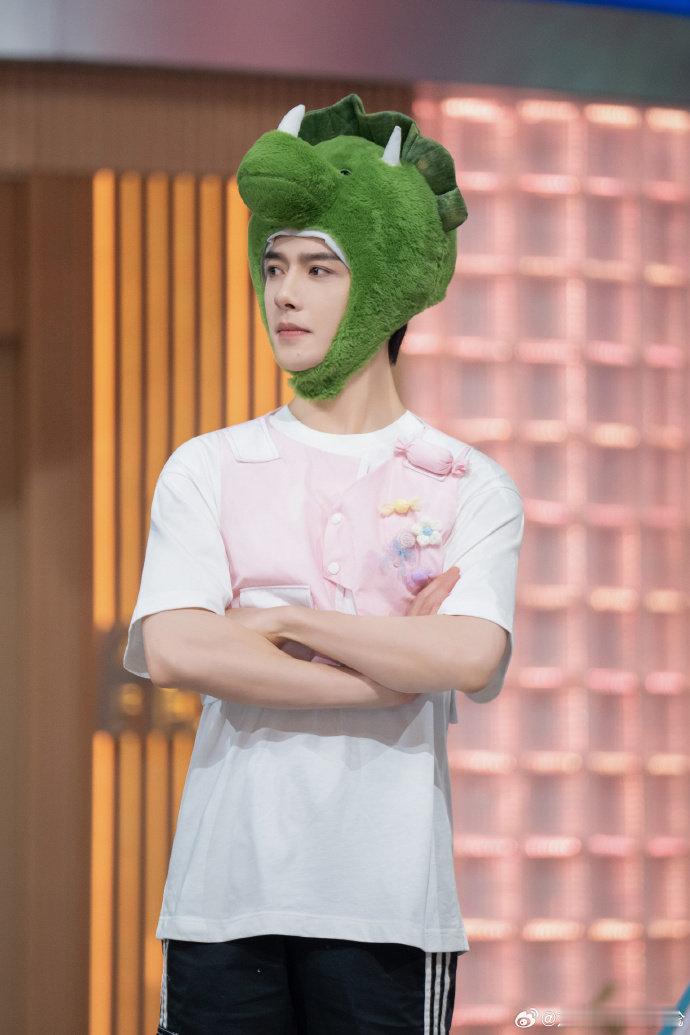 方逸伦[超话]方逸伦的舞台DNA是藏不住了救命！方逸伦跳《咆哮》那股游刃有余的劲