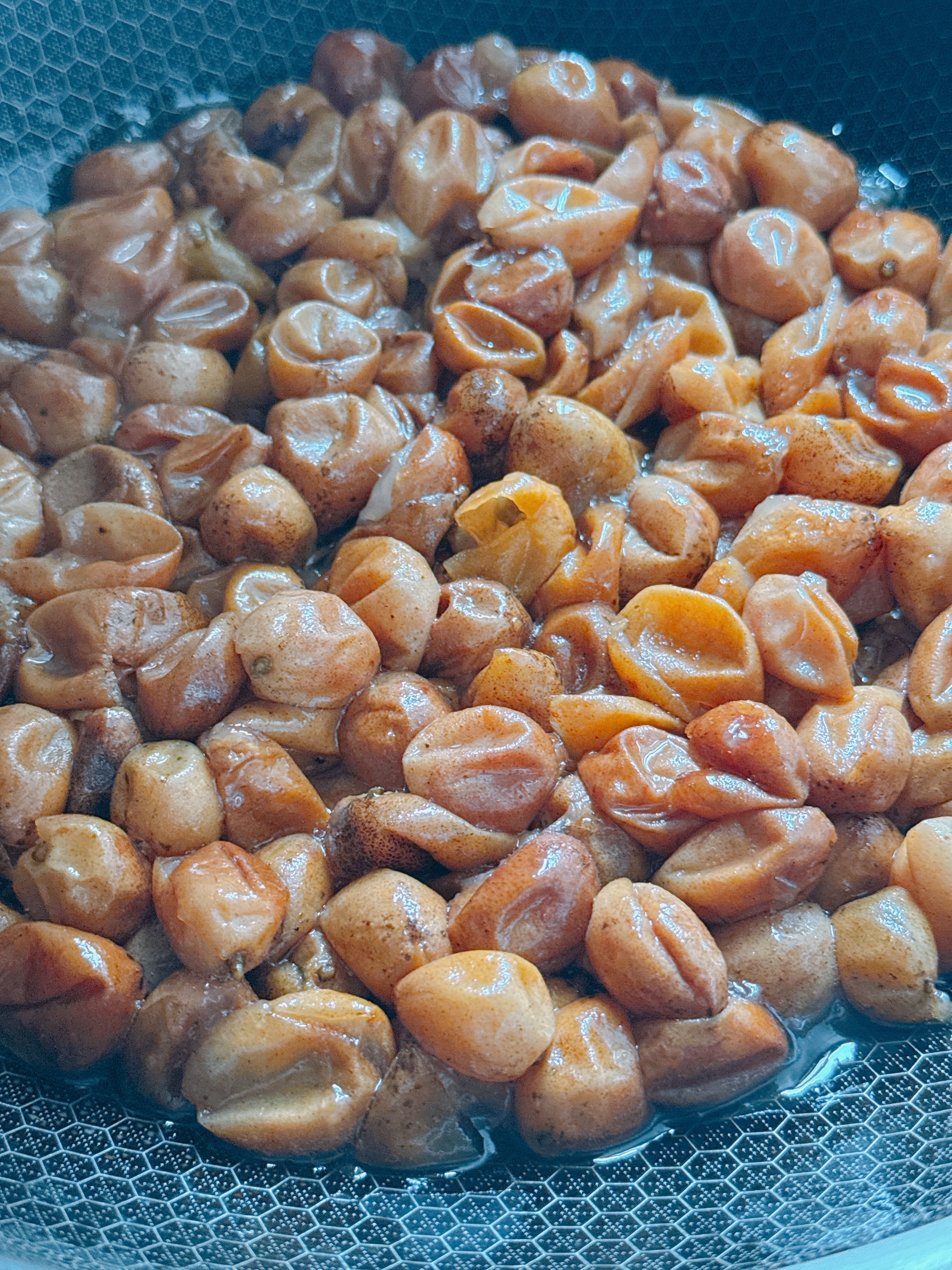 黄皮太多了吃不完就做成了黄皮膏[yeah] ​​​