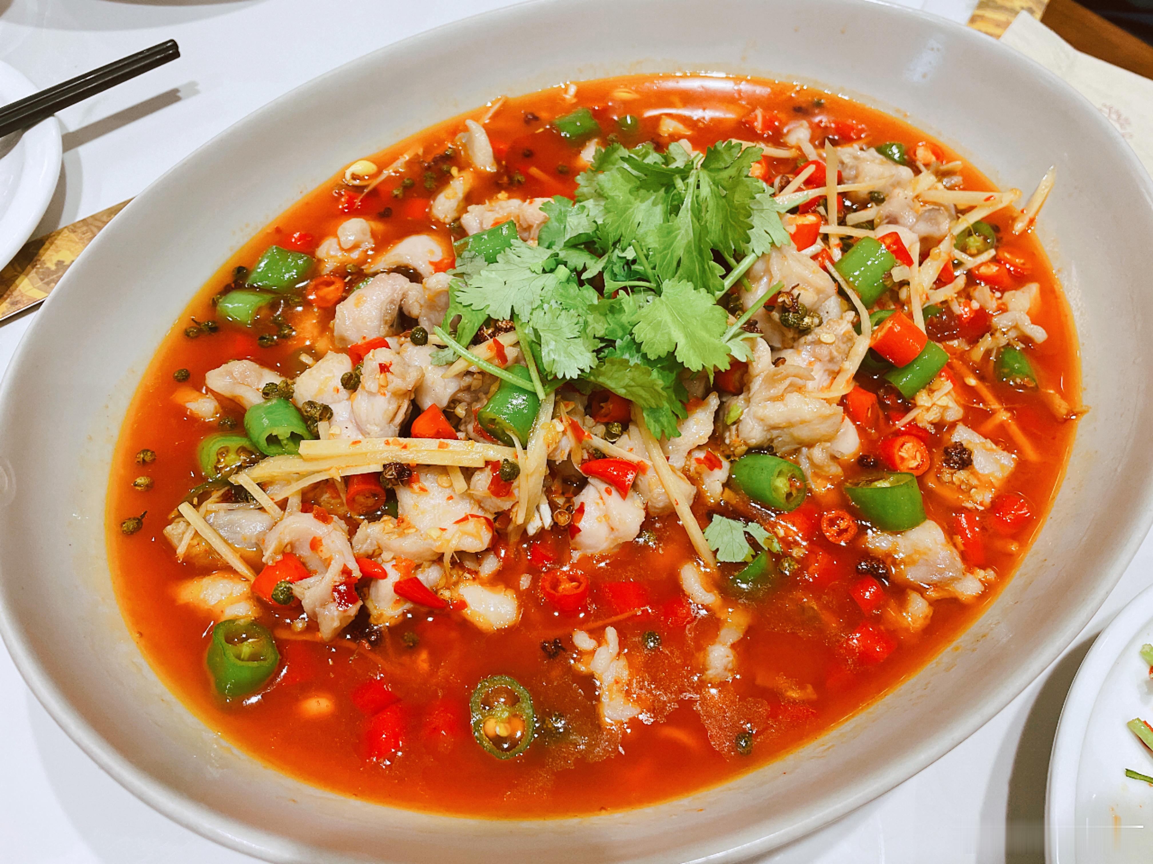 请林医生吃饭，顺便叫上时老师，让他点菜，为此特意找了家没有帝王蟹的餐厅（宝藏川菜