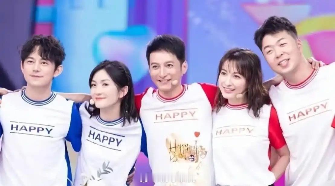 网传快乐家族回归好六听说快乐家族要回归了，真期待他们重聚主持，希望一切顺利向前，