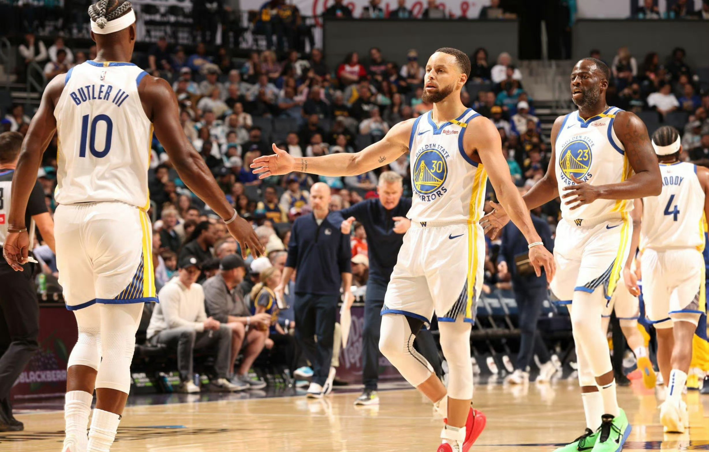 今天勇士对阵热火的比赛库里巴特勒霍福德库明加追梦都不打…