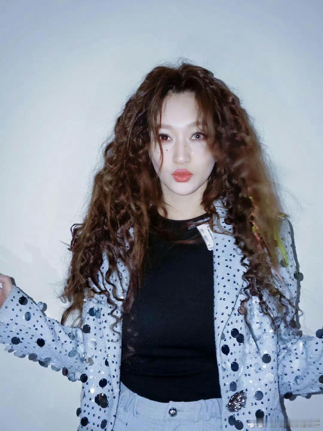 李小冉刻在骨子里的普通disco不想睡的星期五群像 不用提前排练，听到节奏自动卡