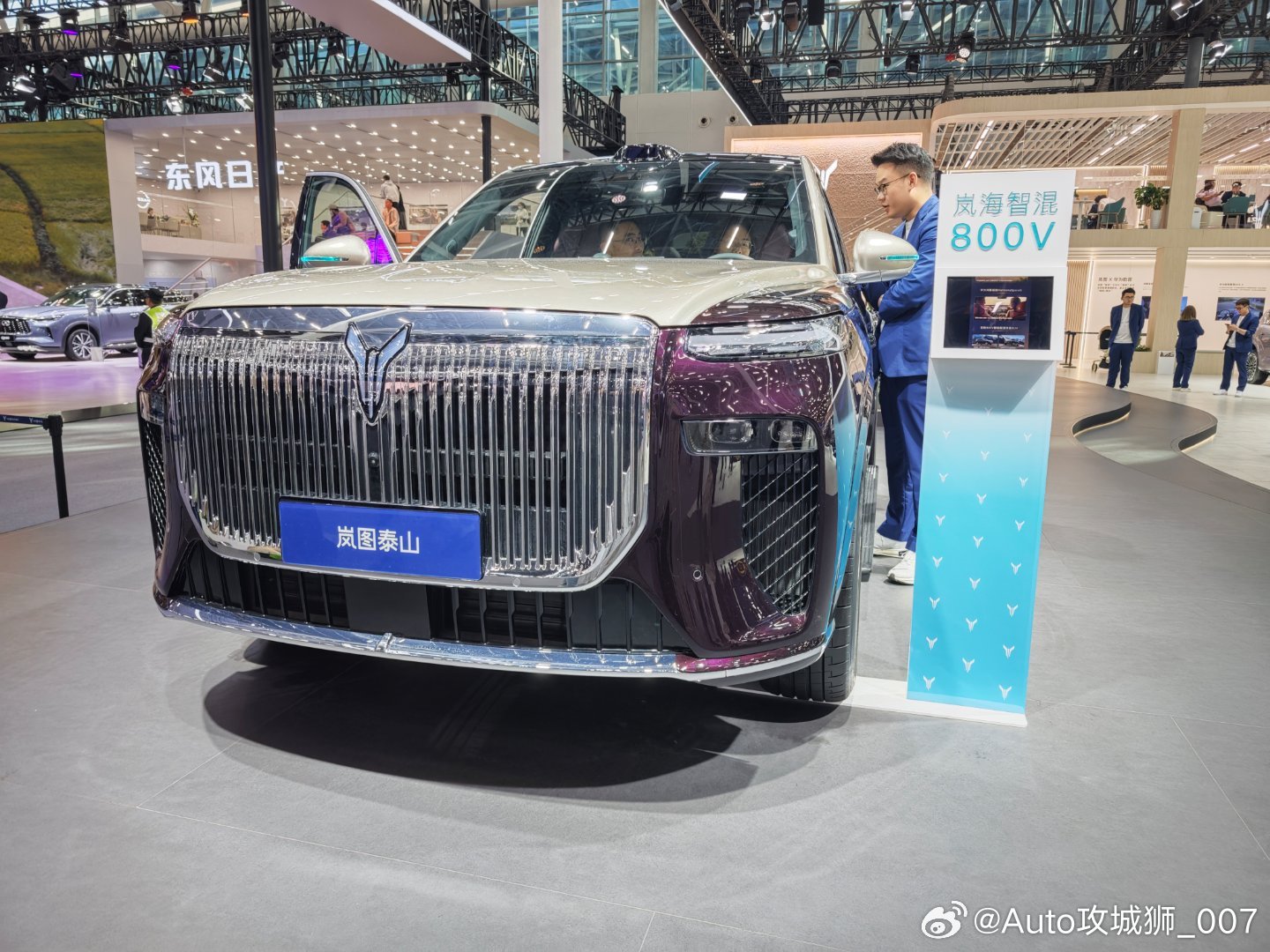 后排的功能越搞越多，座椅通风加热按摩一键零重力……如果加按键得搞一排，关键是找起