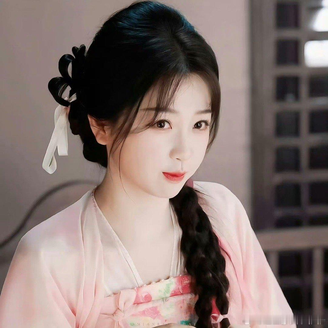 虞书欣 娇俏具像化  虞书欣在娇俏赛道一骑绝尘！从一年级的即兴媚笑，到永夜星河的