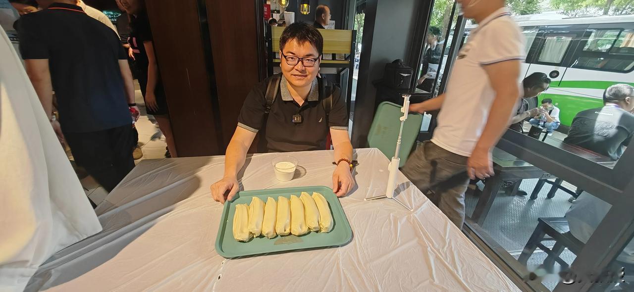 只有兰州牛肉面，没有兰州拉面
今天我们体验下
兰州牛肉面
下次和师傅说的时候你就