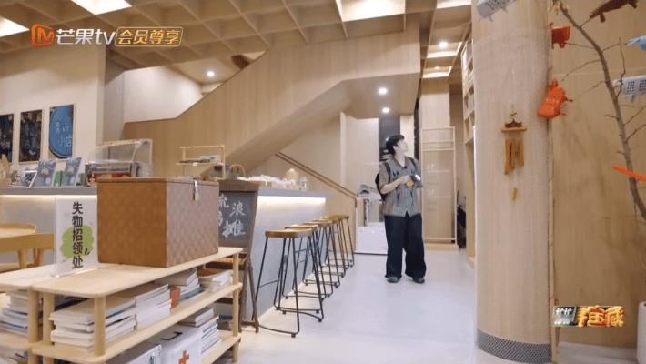 #众筹给王安宇买眼镜# 当王安宇从失物招领处的全世界路过，我们意识到眼镜对他的重