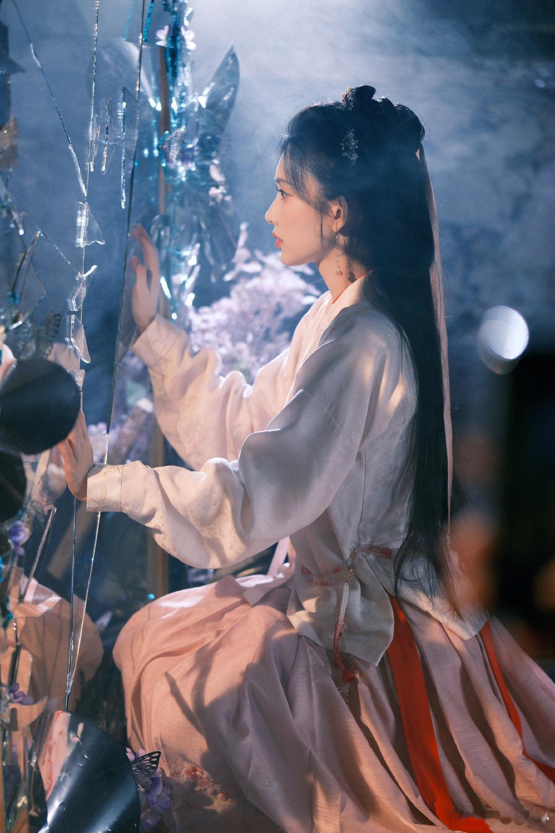 孟子义手写信告别窦昭  孟子义九重紫收官视频 读着孟子义的手写信，仿若能看见她与