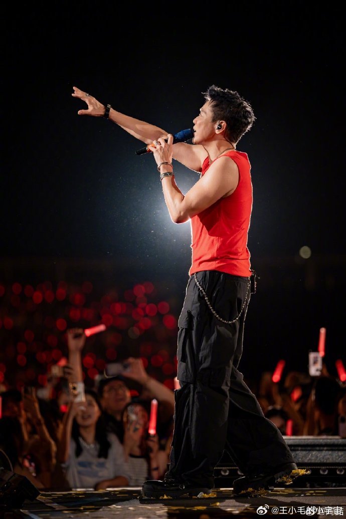 感觉陶喆干完这次就不干了谁来懂一下新巡演的rap啊，没想到我们四天王之一也走在了