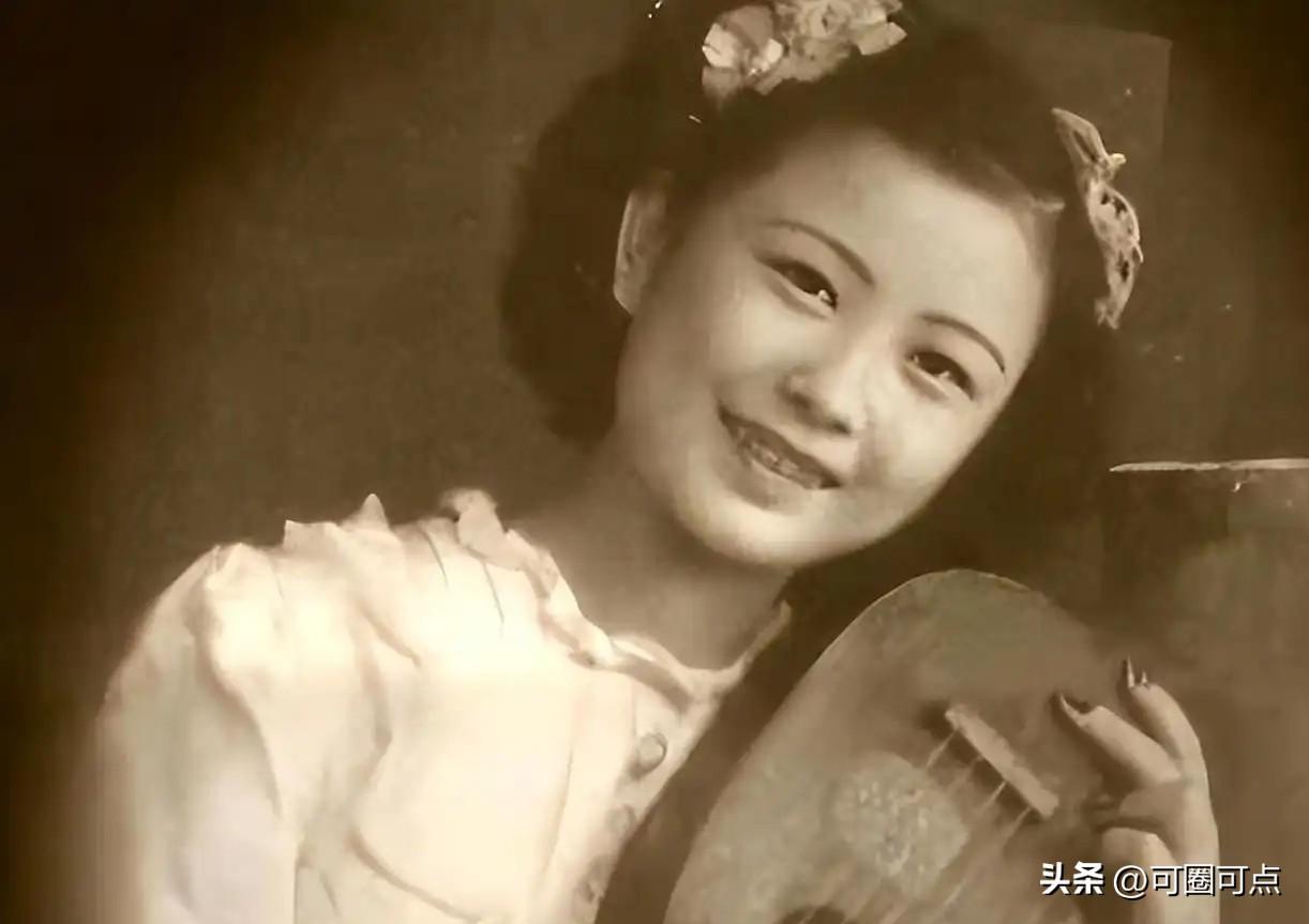 15岁被软禁，怀孕被抛弃，恩公娶她并抚养孩子，她却爱上了导演。
 
故事的主人公