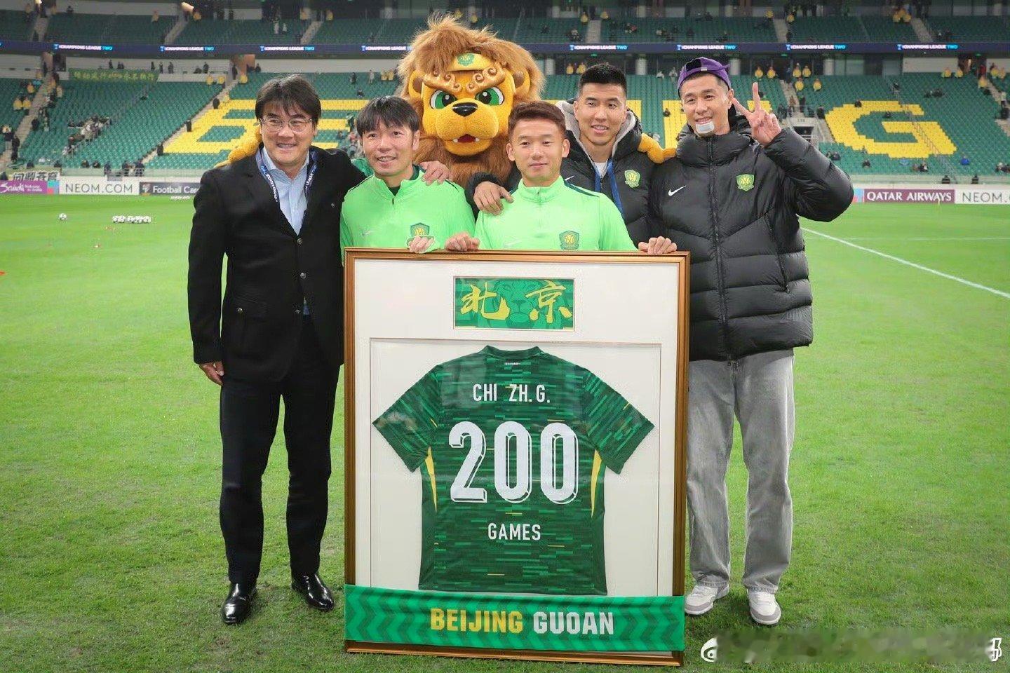 本场比赛之前，池忠国已经代表北京国安在各项赛事中出场200次。赛前热身阶段，总经