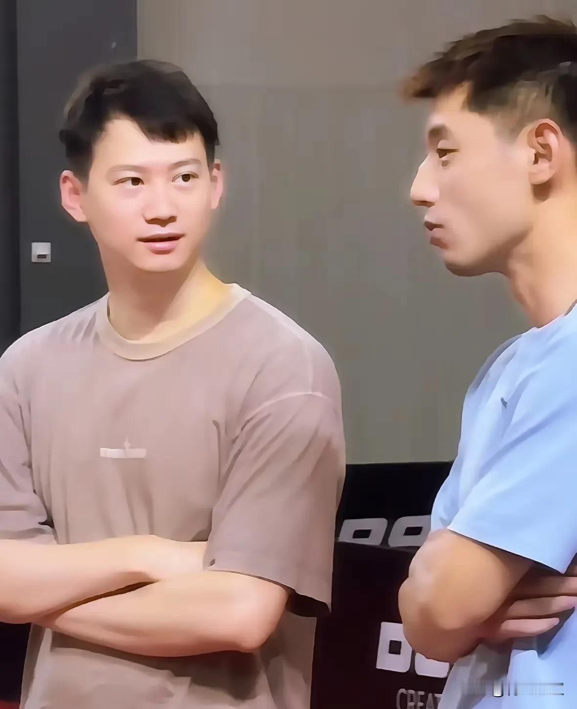 看到了吗？自从刘国梁被辞职后，越来越多的人敢和张继科玩了！

这次周雨也去了张继