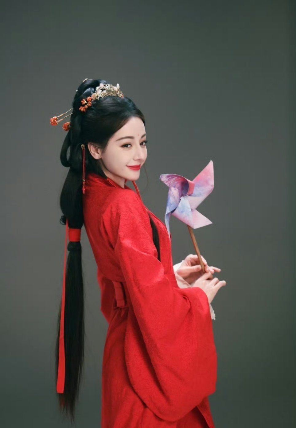 迪丽热巴贺思慕蛊商极高迪丽热巴蛊系美人 谁能扛住贺思慕的蛊啊！一颦一笑自带勾人氛