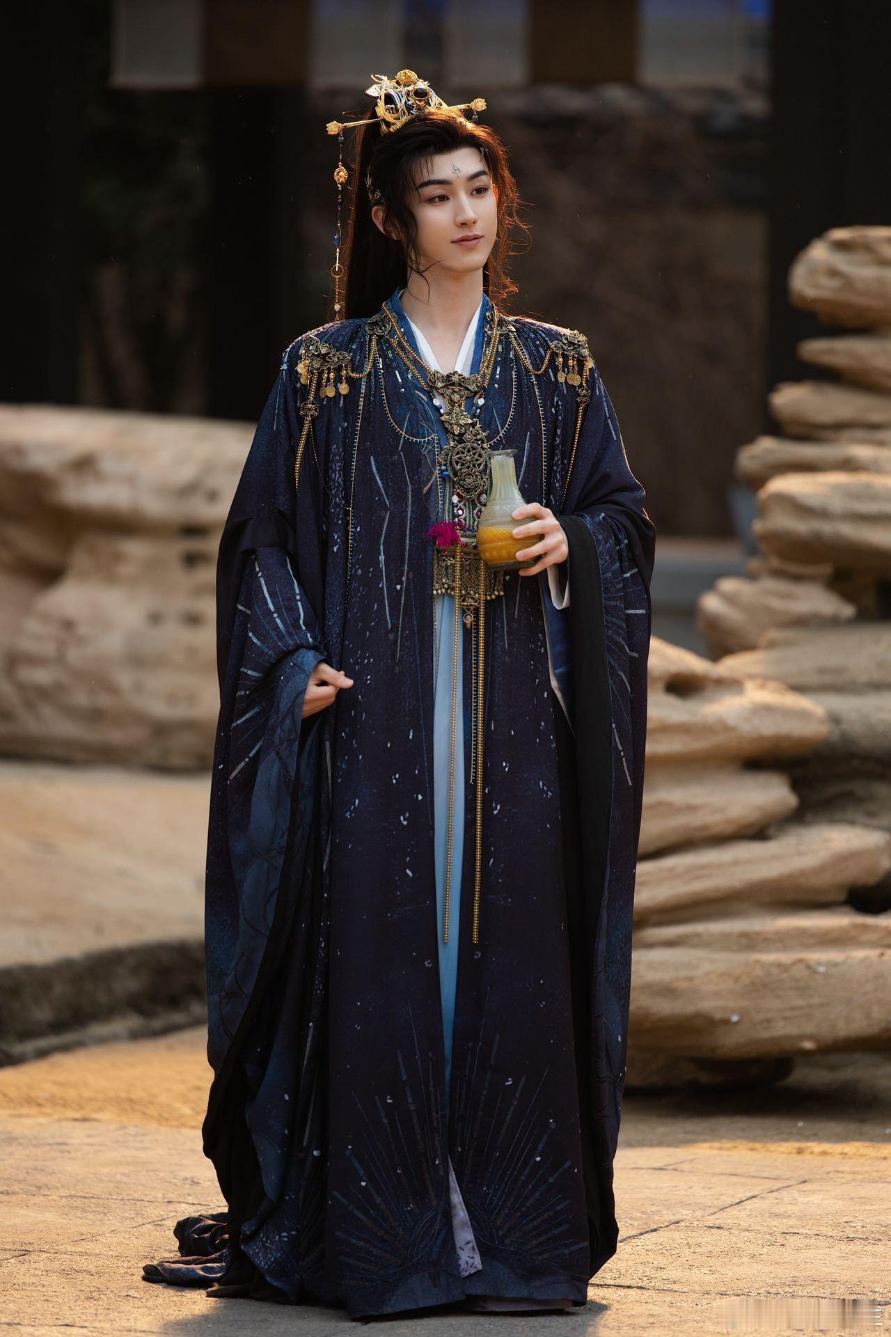 郭俊辰异域天师造型谁懂奇迹room的快乐！郭俊辰新造型颠覆认知，从黑色劲装高马尾