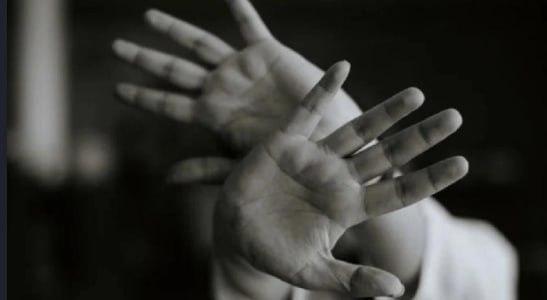 台中检方侦破重大网络诈骗案，三名男子假扮女性诱骗男性裸聊并偷拍，规模惊人。
 