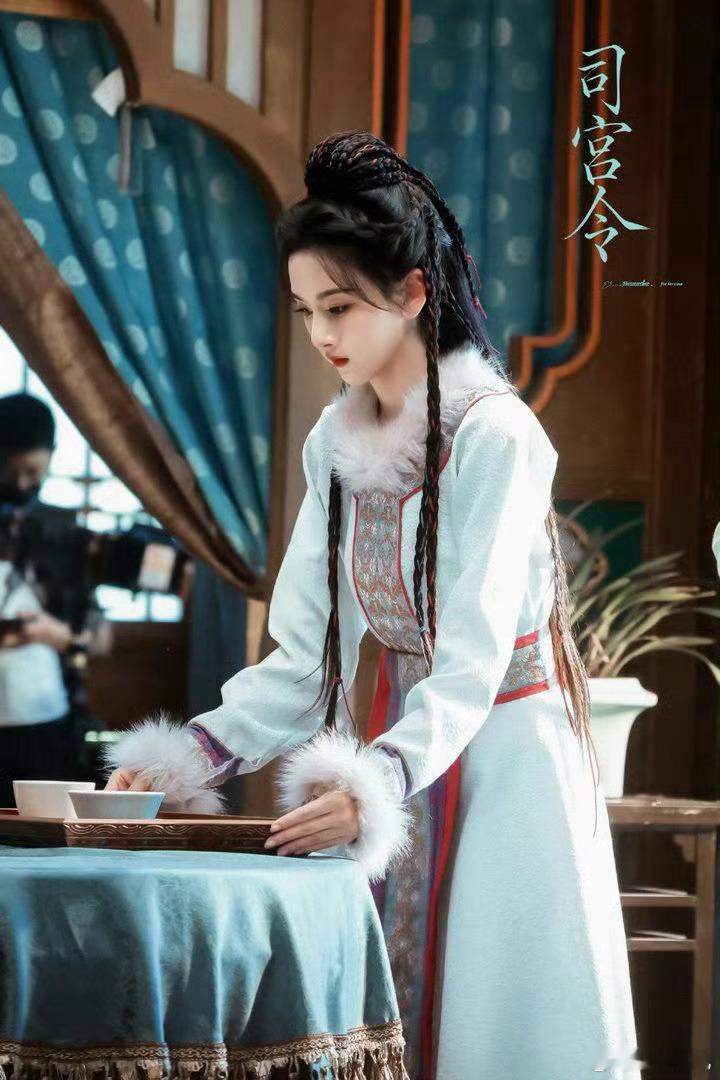宋祖儿新剧路透很美呀，每家都有站姐拍图，怎么宋祖儿就不能有站姐