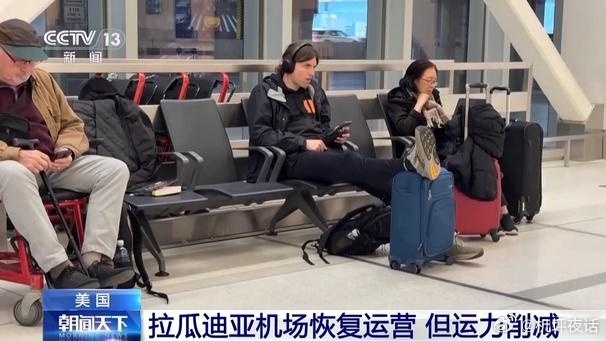 纽约拉瓜迪亚机场已恢复低限度运营美国纽约拉瓜迪亚机场在发生客机与消防车相撞事故后