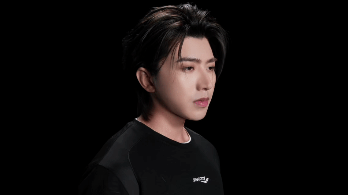 恭喜蔡徐坤！状态越来越好，气质越来越高级，和Saucony索康尼的专业质感、先锋