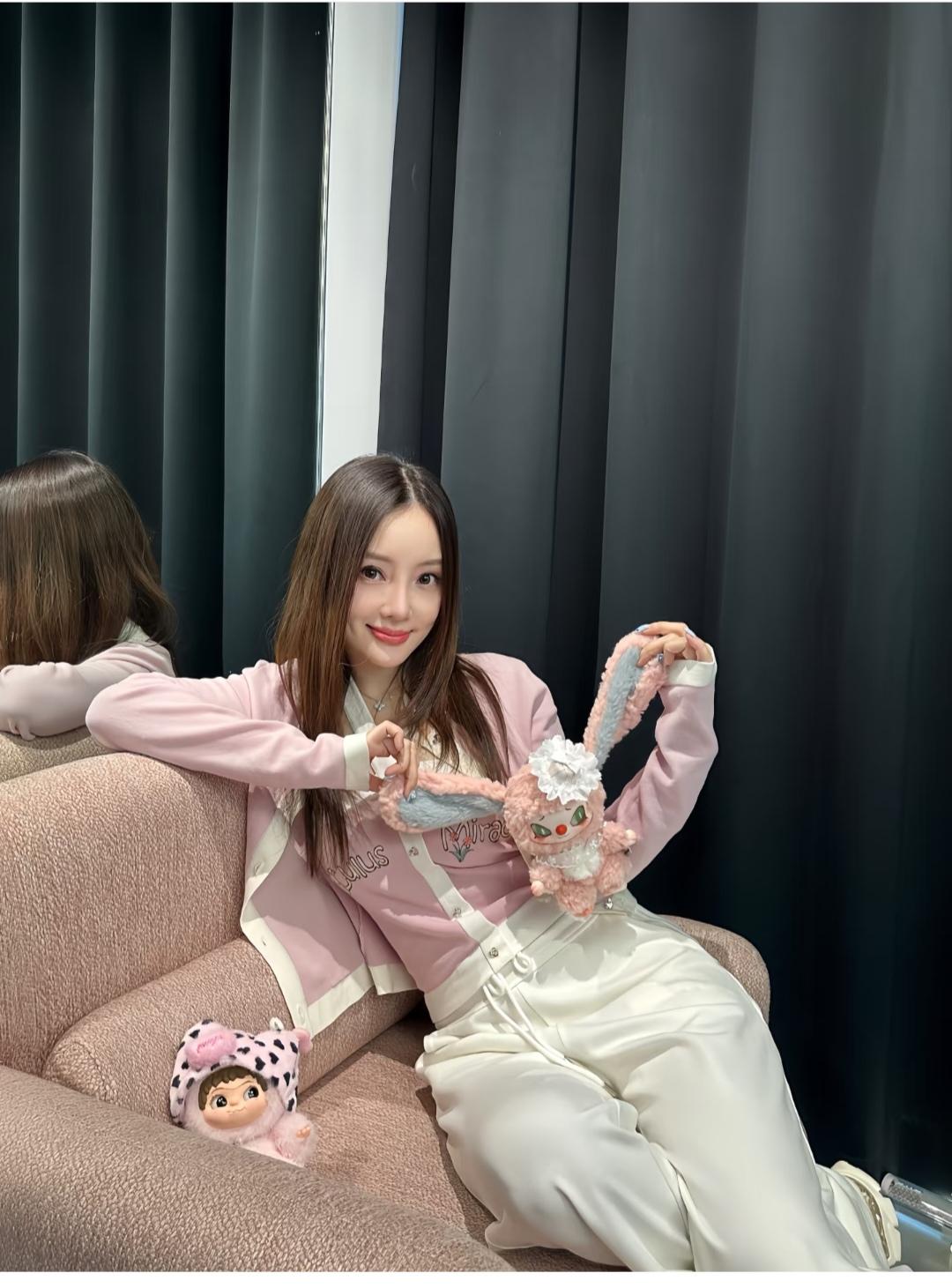 李小璐，45的人了，她是怎样做到这么减龄而又少女感的呢？