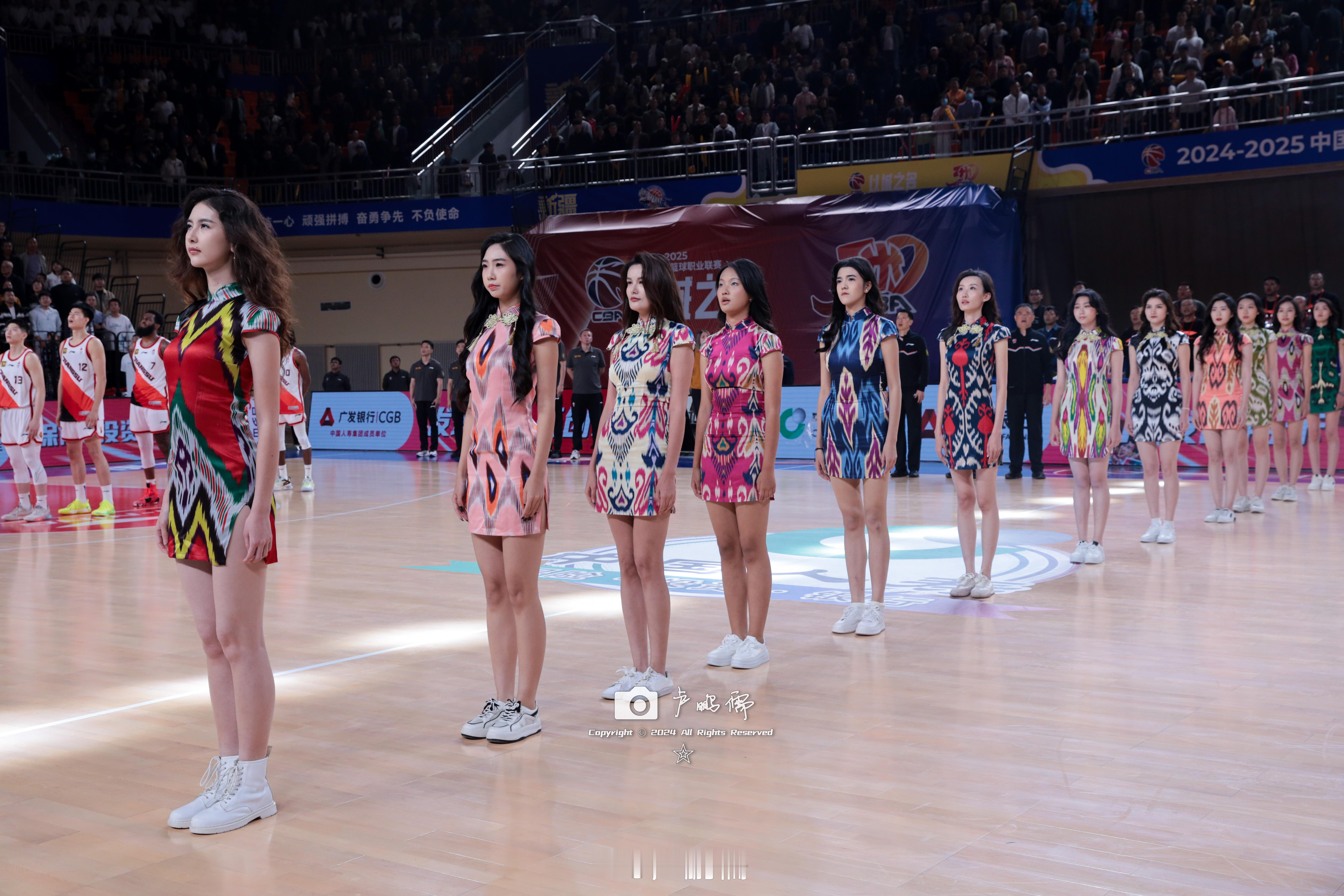 模特助力新疆男篮主场这满屏的大长腿[doge]（纯原图 一点没P）#有篮无界心潮