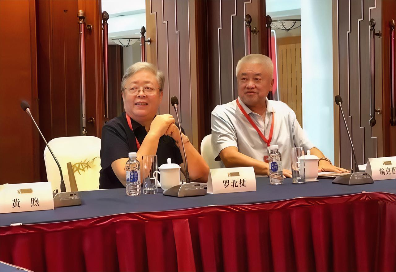 2021年，罗北捷与丈夫赖克游留下合影。罗北捷是罗荣桓元帅之女，她刻苦学医，成为