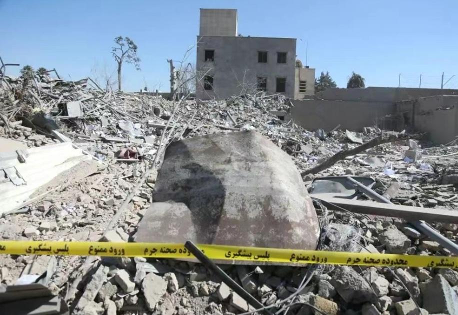 美国对伊朗态度强硬，主要是为控制石油和打压中国。伊朗掌控的霍尔木兹海峡是全球能源