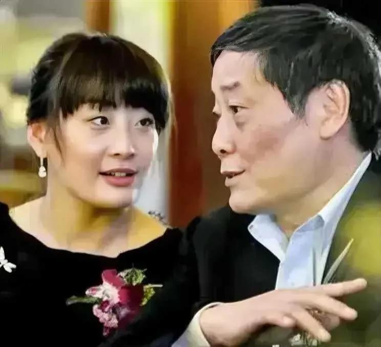 恰巧正月十五去看望了病人，老年人，医院里面带着呼吸机设备，完全不能动和说话，一层