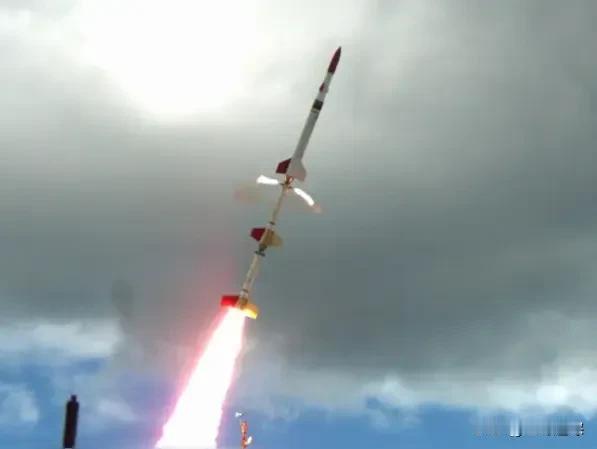 美国陆军部队首次在澳大利亚部署“暗鹰”高超音速导弹，这一举动背后隐藏着什么战略意