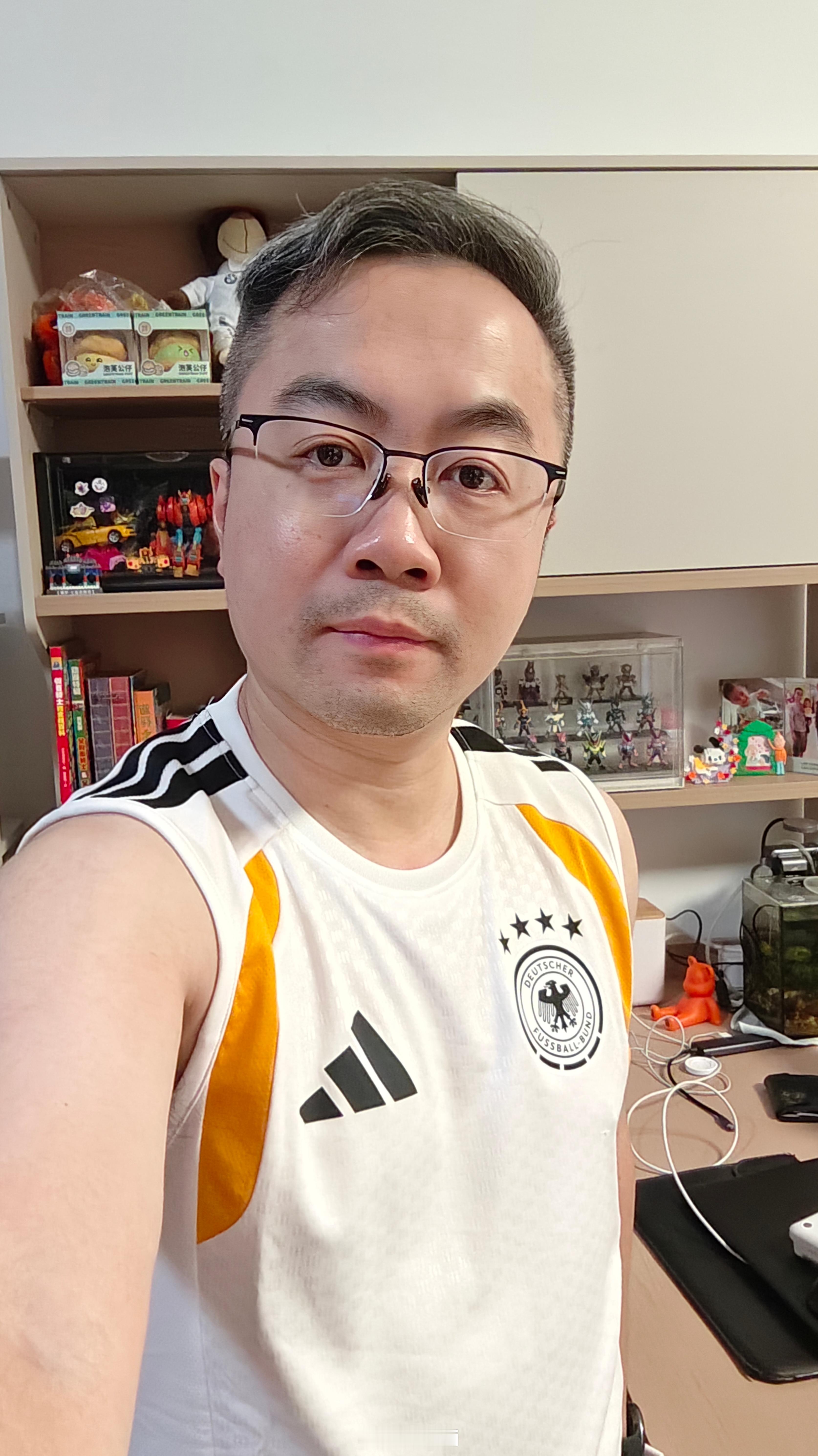 整了件小背心 舒服（才发现下一场居然是5点） 
