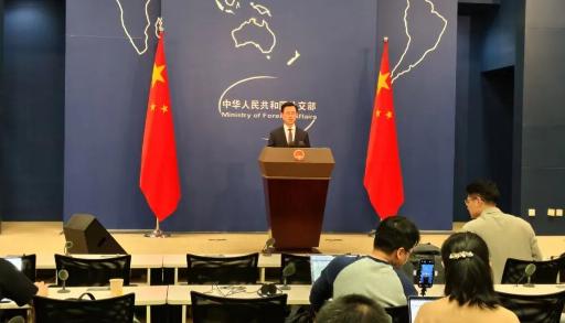 中方警告高市早苗，要认认真真老老实实！近期日本记者针对雷达照射问题问了中方的看法