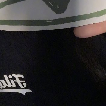 杨幂 【晚安】愿你以快乐为盾，直面各种艰难险阻。我们常常反复咀嚼生活的琐碎，忘记