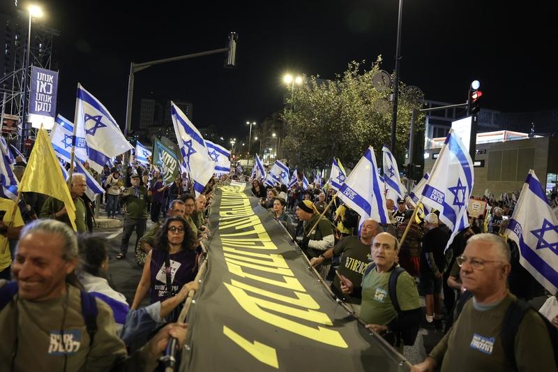 伊朗袭击以国防部大楼！萨德被破、指挥中枢被炸，中东格局彻底改写
 
中东彻底炸锅