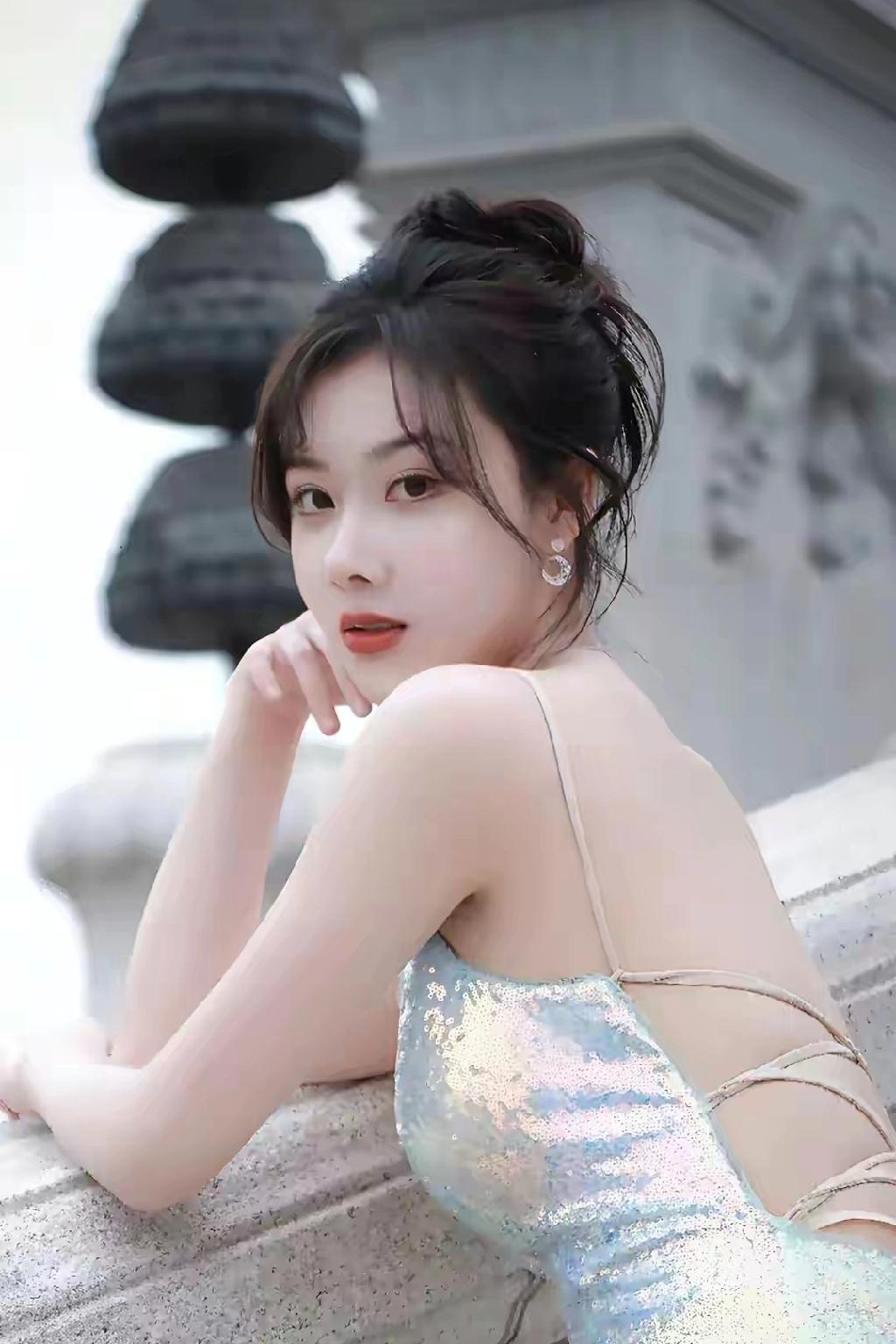 19岁出道，14岁上大学的曹曦月，凭什么被称为“学霸女神”？

她不是一夜爆红，