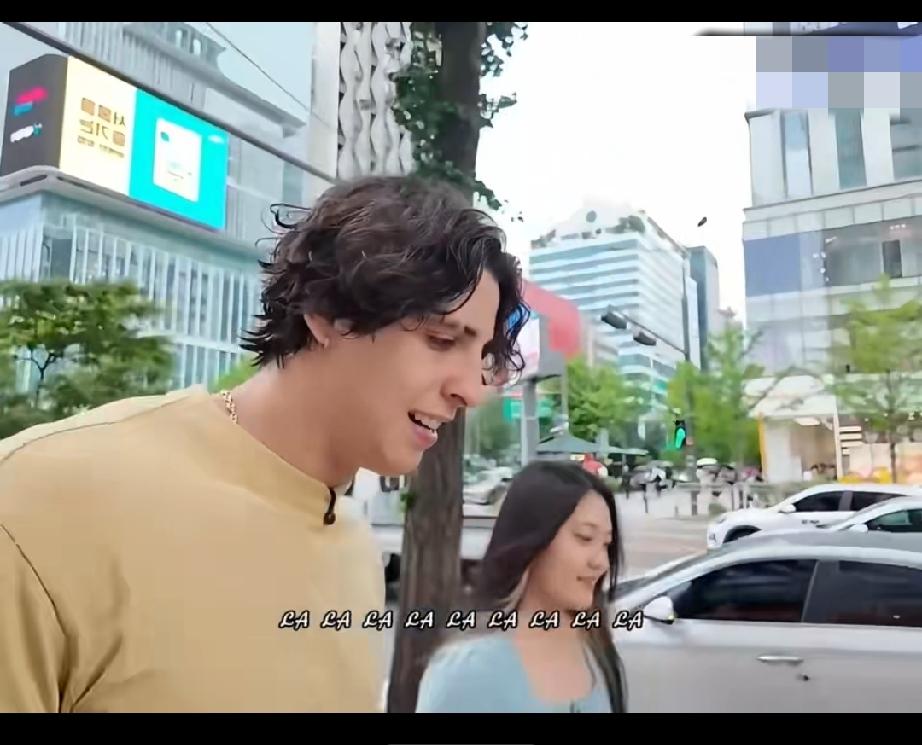 又让这小子吃到好的了，女孩小身板儿不知道顶不顶得住……小姑娘她长大了 姑娘贼辣美