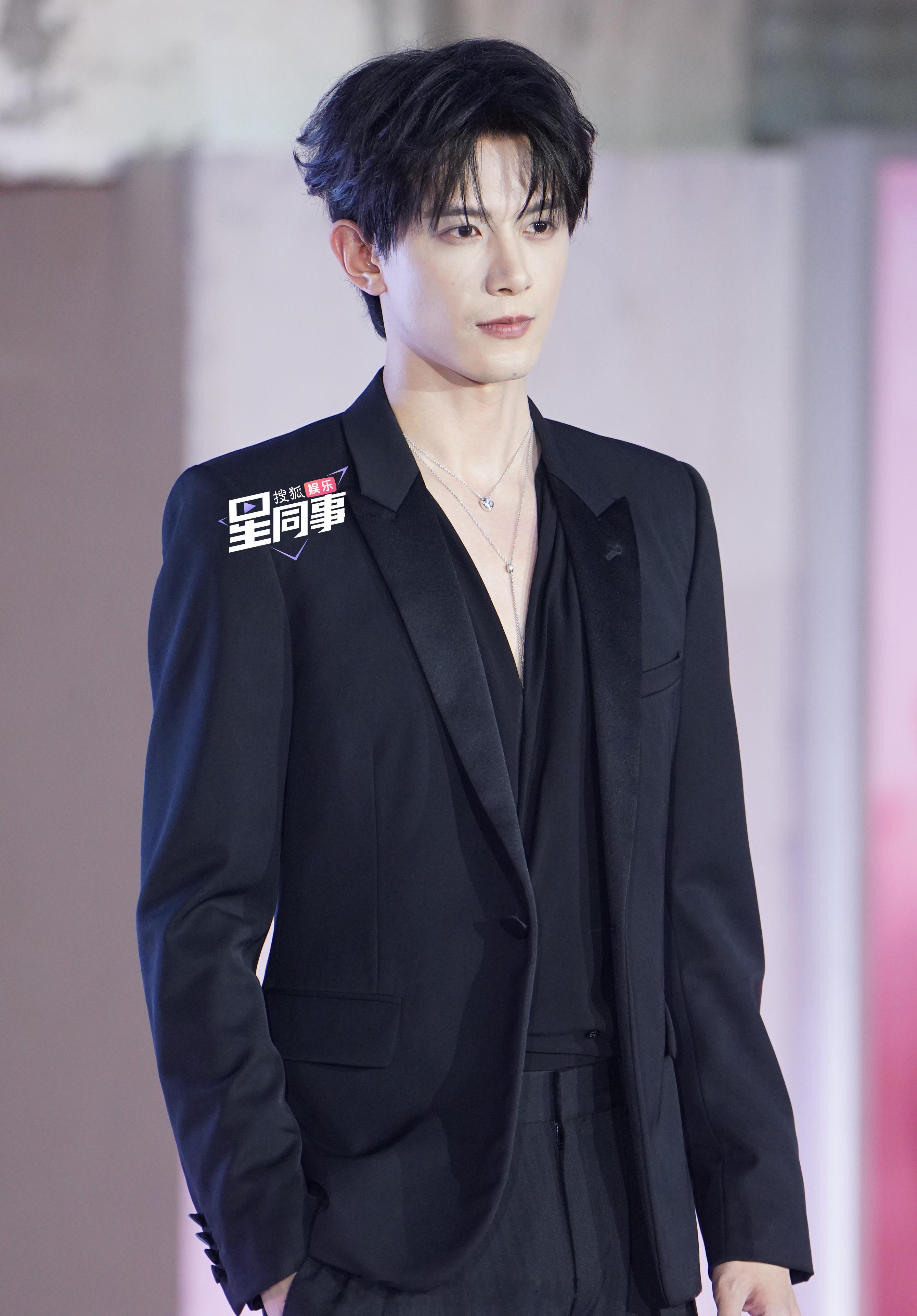 闫桉邓凯YSL同框，谁赢了？ 