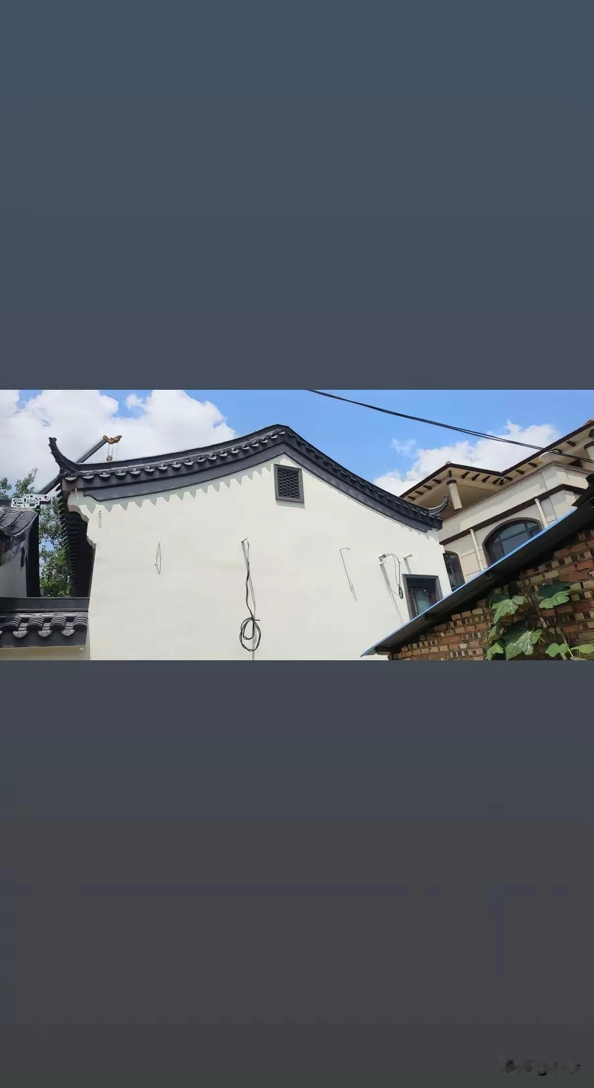 网红麦小登的房子，之前真的是让人“意难平”！明明自家宅基地手续齐全，结果盖成了“