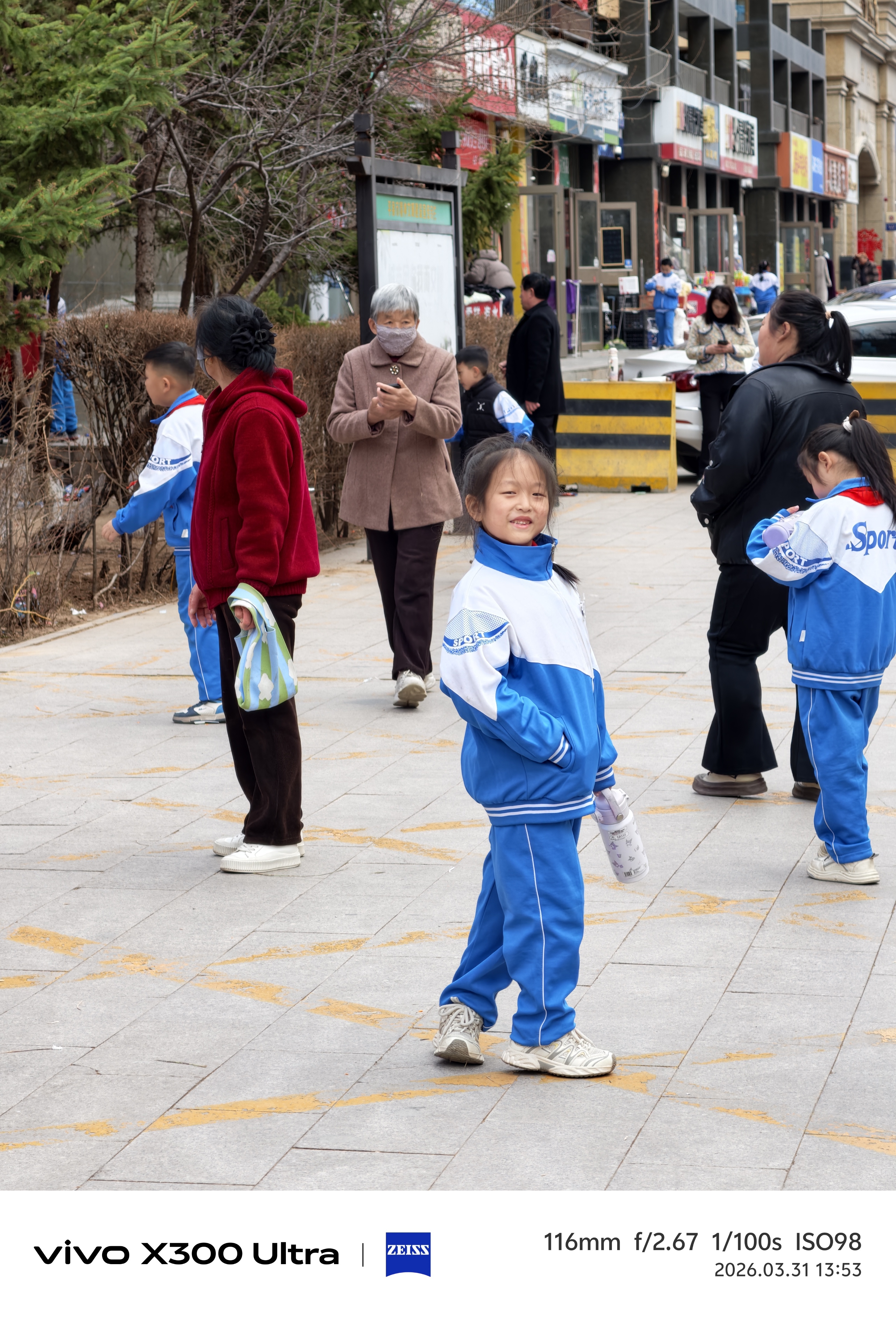 同时使用vivo X300 Ultra和Galaxy S26 Ultra。5倍焦